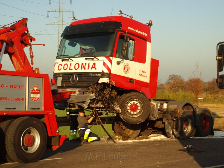 Schwerer VU PKW LKW B 59 Pulheim Rich Bocklemuend P170.JPG